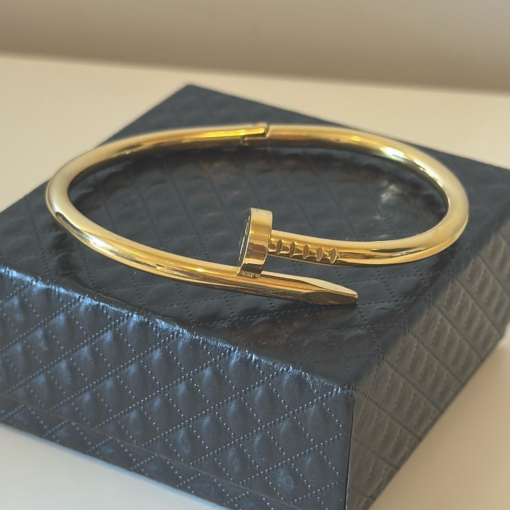 NEW✨Gold Nail Bracelet